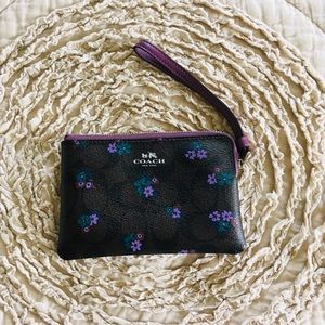 COACH// Floral Wristlet💙💜